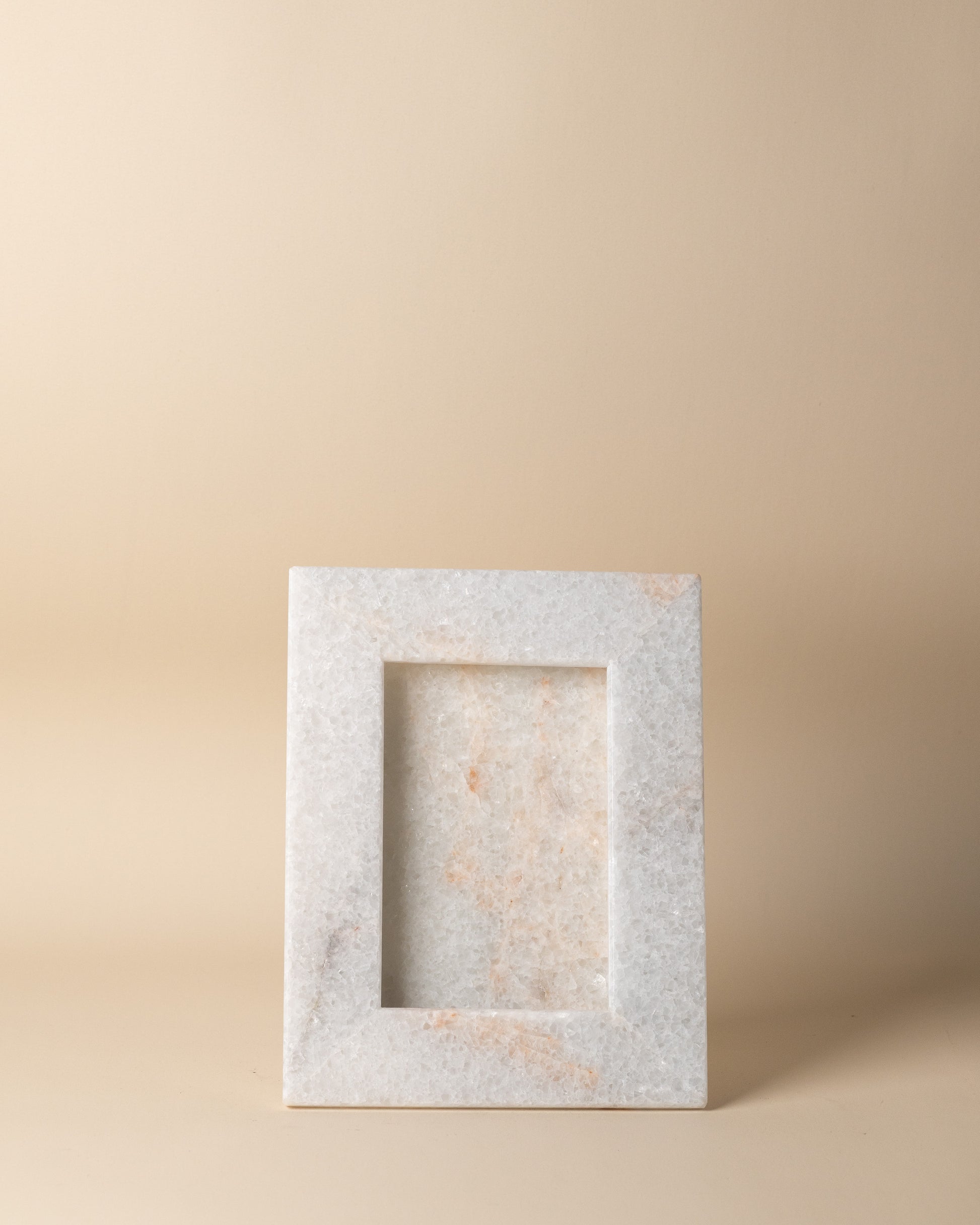 Bilderrahmen aus weißem Onyx, 10x15 cm – handgefertigter Naturstein-Rahmen mit transparenter Onyxstruktur, luxuriöses Wohnaccessoire