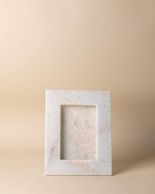 Bilderrahmen aus weißem Onyx, 10x15 cm – handgefertigter Naturstein-Rahmen mit transparenter Onyxstruktur, luxuriöses Wohnaccessoire