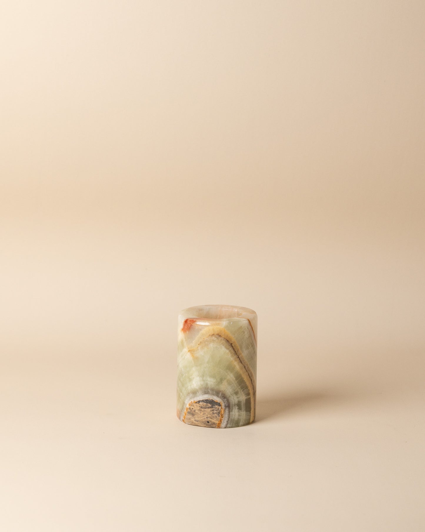 Einzelner Teelichthalter aus grünem Onyx – handgefertigter Naturstein-Teelichthalter, leuchtendes Grün mit warmem Kerzenschein