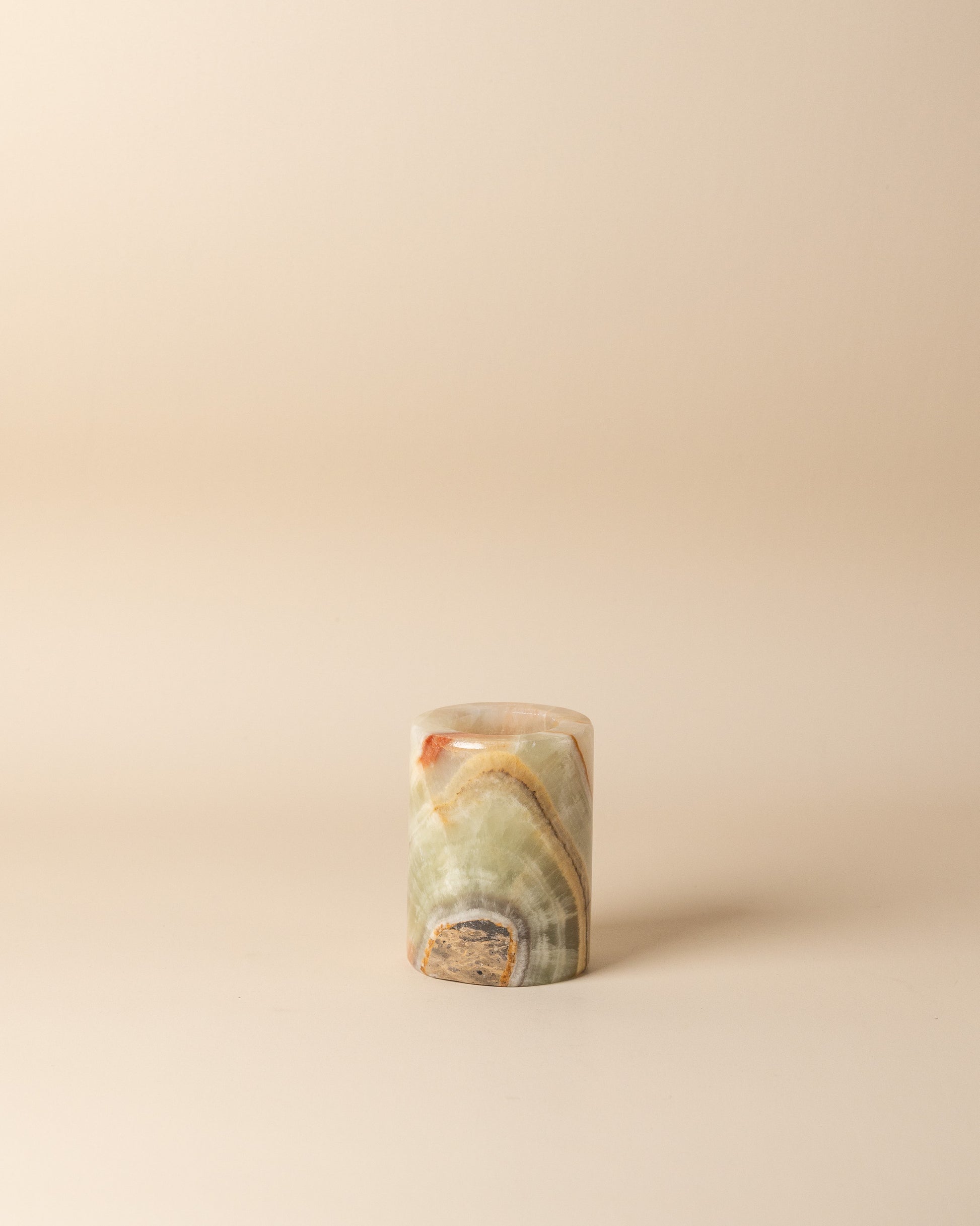 Einzelner Teelichthalter aus grünem Onyx – handgefertigter Naturstein-Teelichthalter, leuchtendes Grün mit warmem Kerzenschein