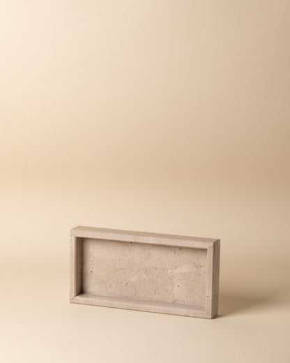 Elegantes rechteckiges Travertin-Tablett in 20x10 cm von Marmonix, eine schmale, strukturierte Steinablage für edle Wohnaccessoires.