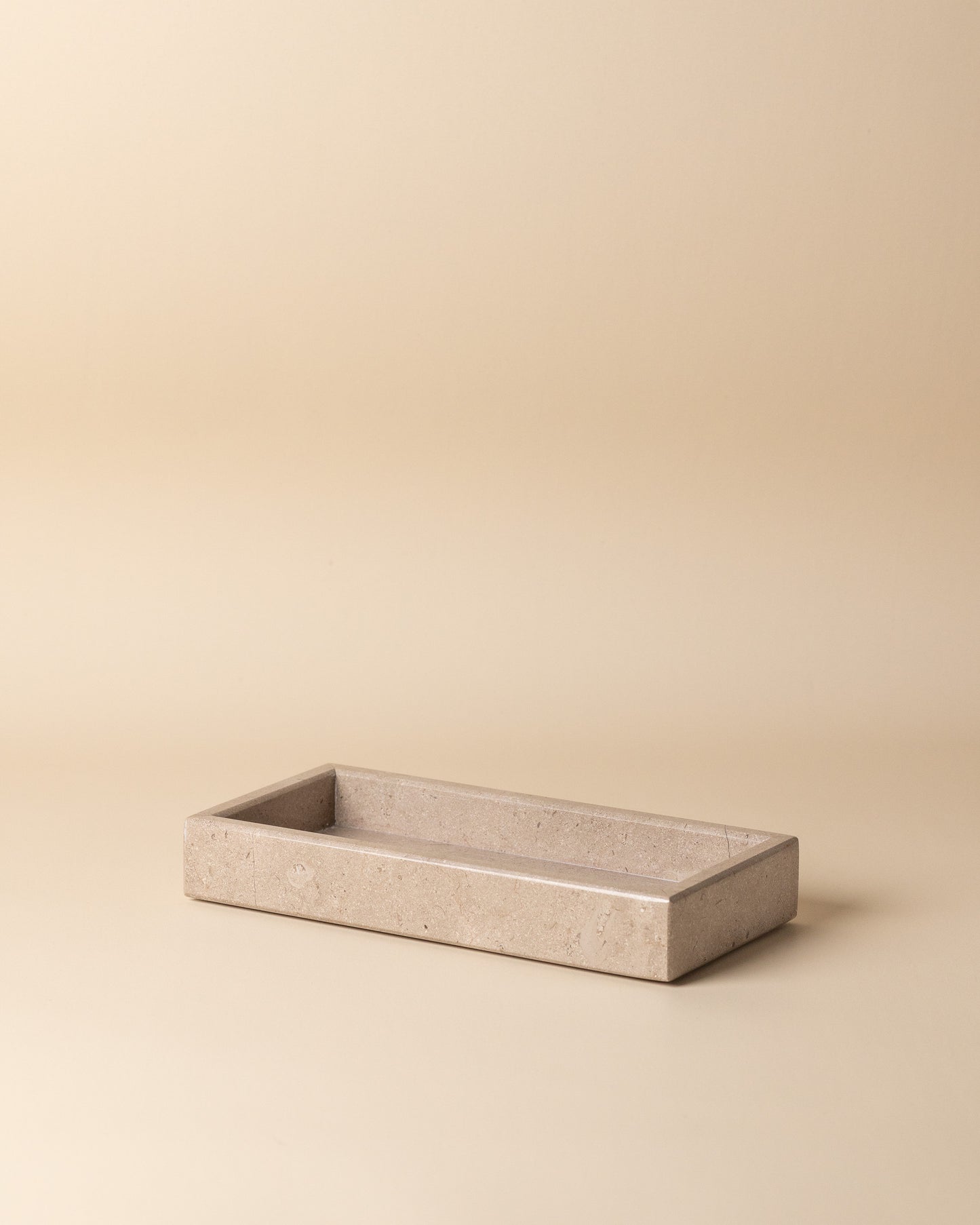 Tablett aus Travertin, 20x10 cm – handgefertigtes Naturstein-Tablett mit matter Travertin-Oberfläche, rustikales Wohnaccessoire