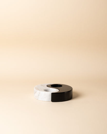 Yin-Yang-Teelichthalter aus weißem und schwarzem Marmor – handgefertigtes zweiteiliges Naturstein-Set, symbolisches Wohn- und Lichtaccessoire