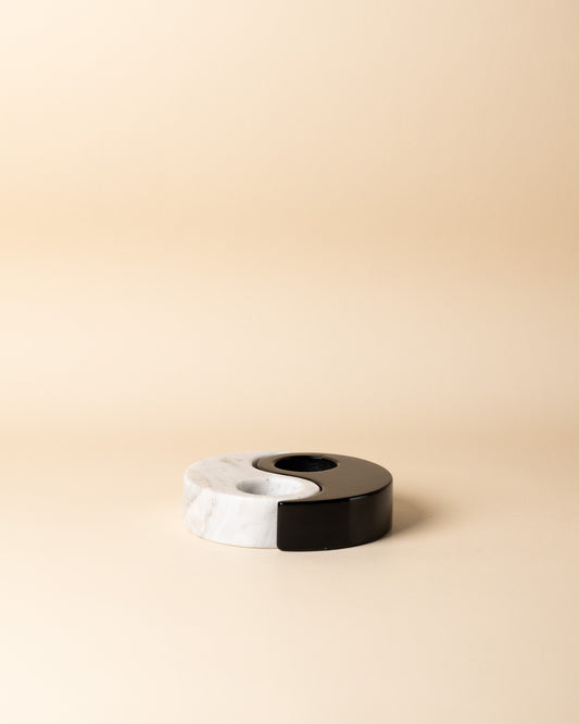 Yin-Yang-Teelichthalter aus weißem und schwarzem Marmor – handgefertigtes zweiteiliges Naturstein-Set, symbolisches Wohn- und Lichtaccessoire